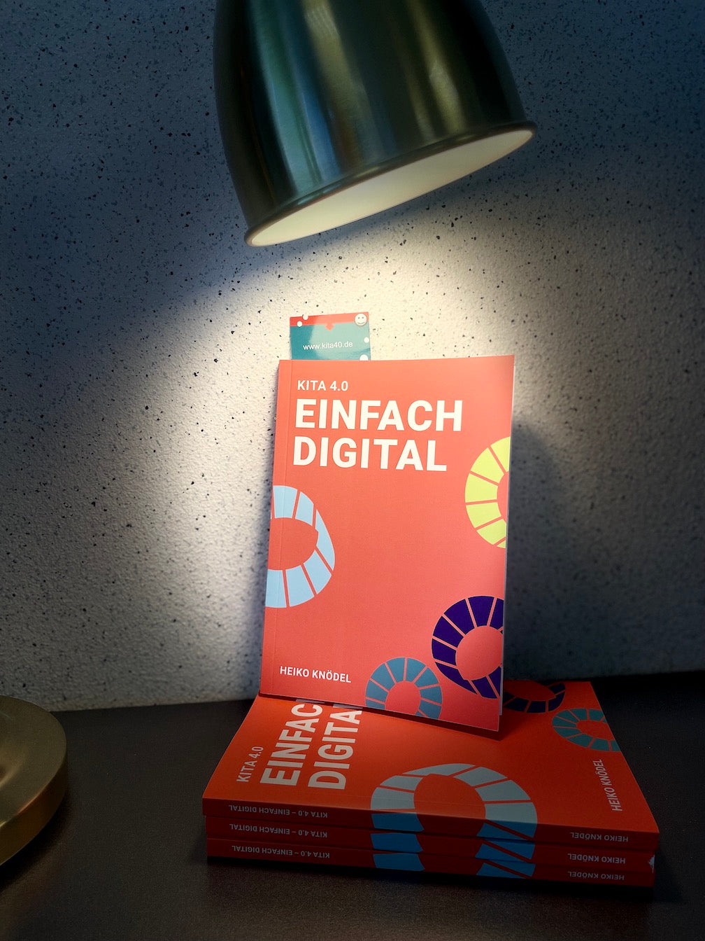 Buch "Kita 4.0 – einfach digital" / Amazon Bestseller / Taschenbuch 148 Seiten mit 30 Illustrationen